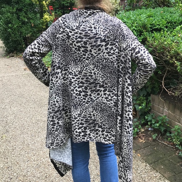 NWOT BCBGMAXAZRIA Leopard cardigan Large wrap. - Picture 2 of 7